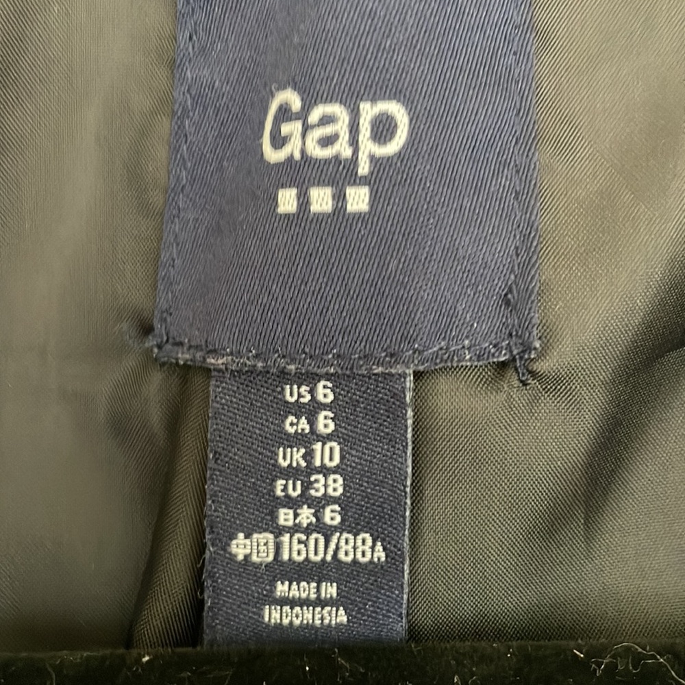 Gap- Women’s black blazer - Picture 2 of 3